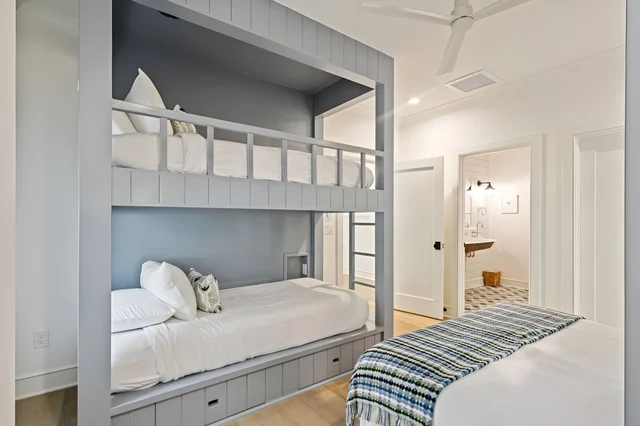 Bedroom 5 image 1
