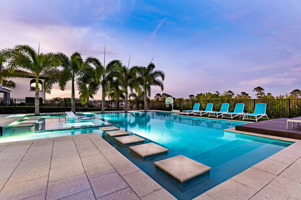 751GB - 9 Bed - Stephen's Crib - W318