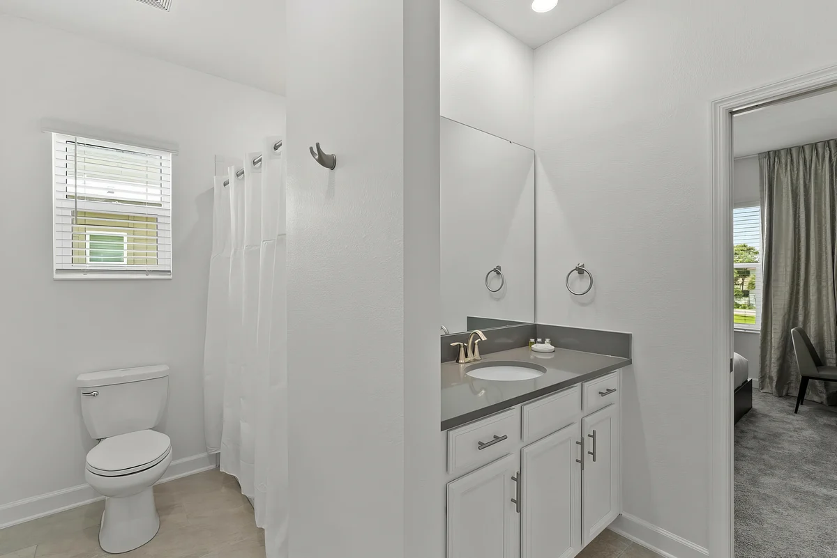 Ensuite Bathroom 2 image 1