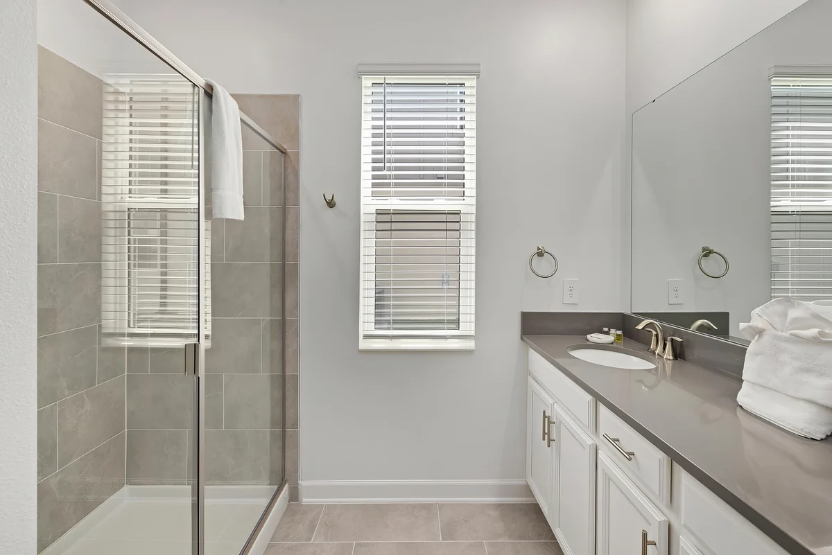 Ensuite Bathroom 1 image 1