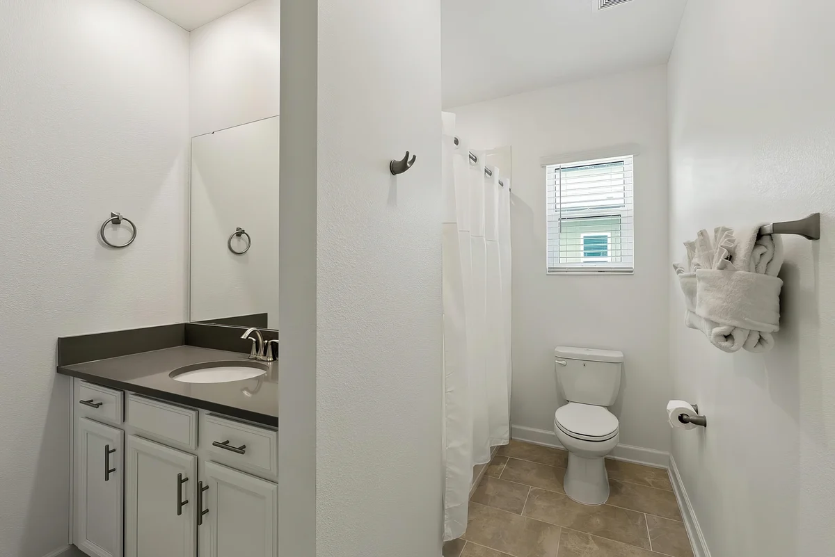 Ensuite Bathroom 2 image 1
