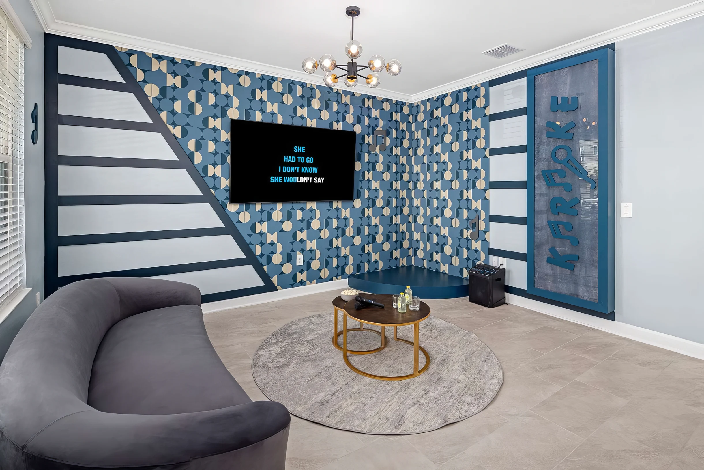 HI330SD: 5 bed, Under The Sea, Karaoke #12