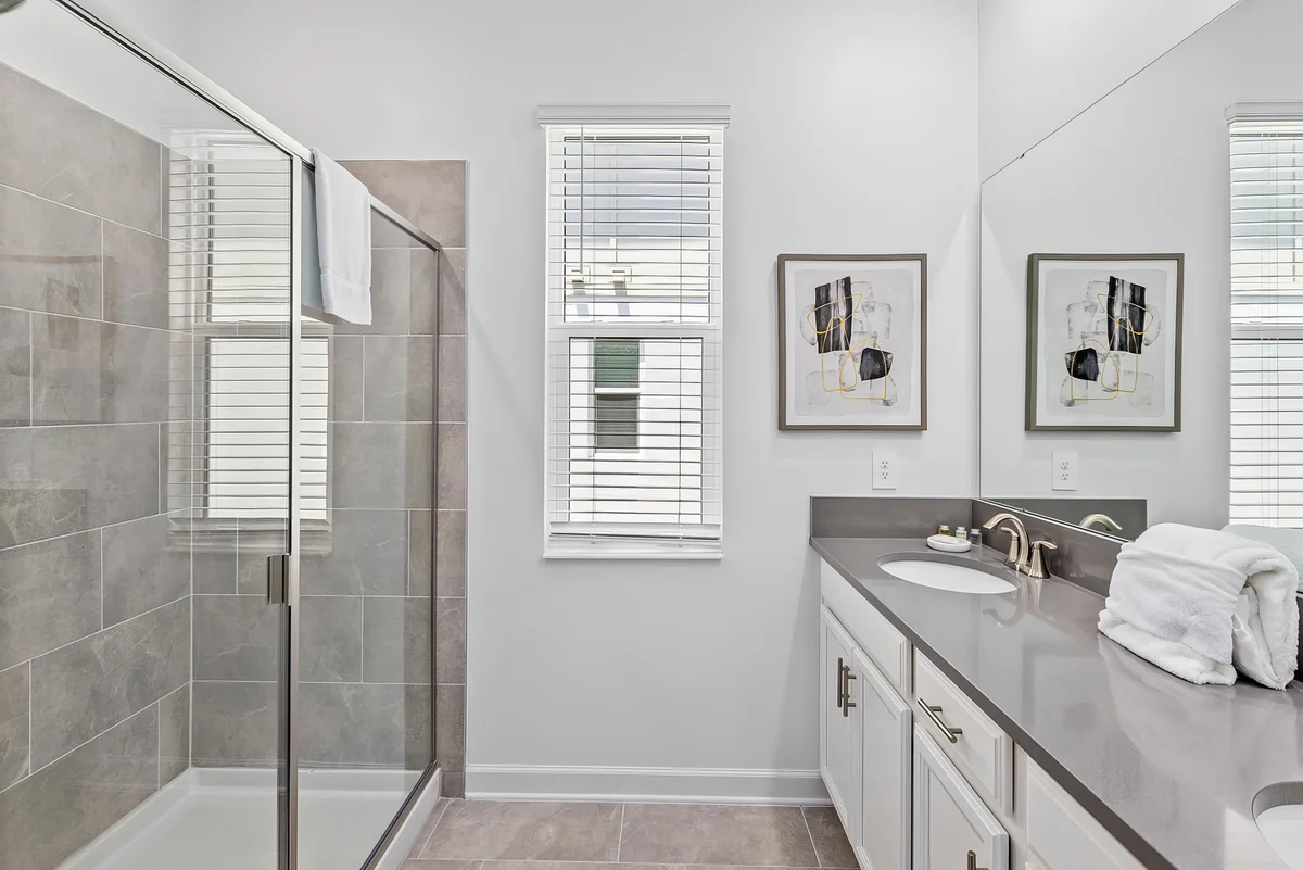 Ensuite Bathroom 1 image 1