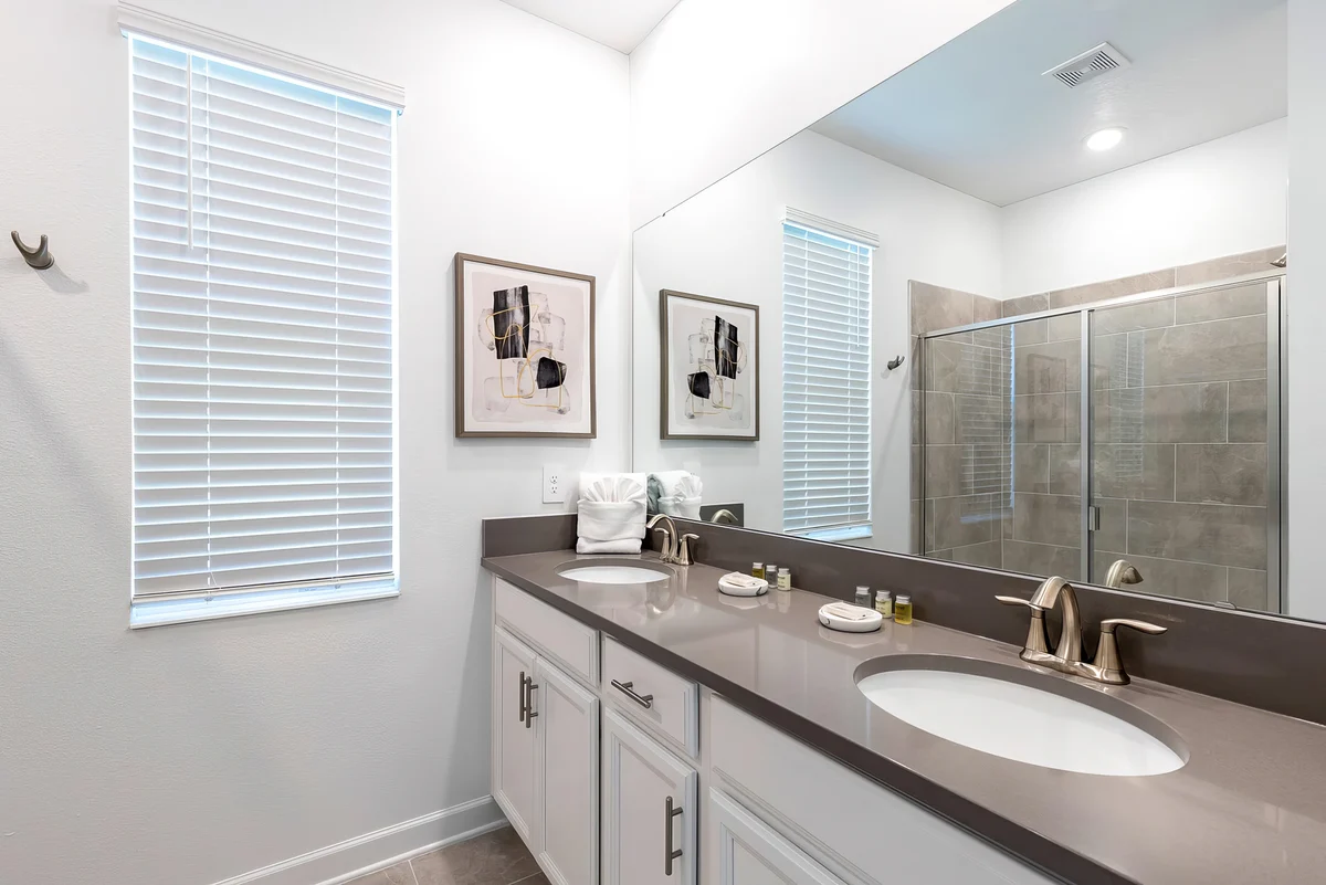 Ensuite Bathroom 1 image 1