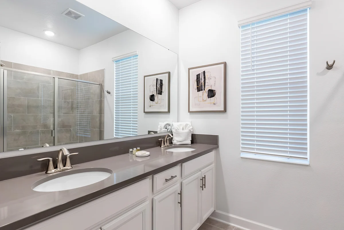 Ensuite Bathroom 1 image 1