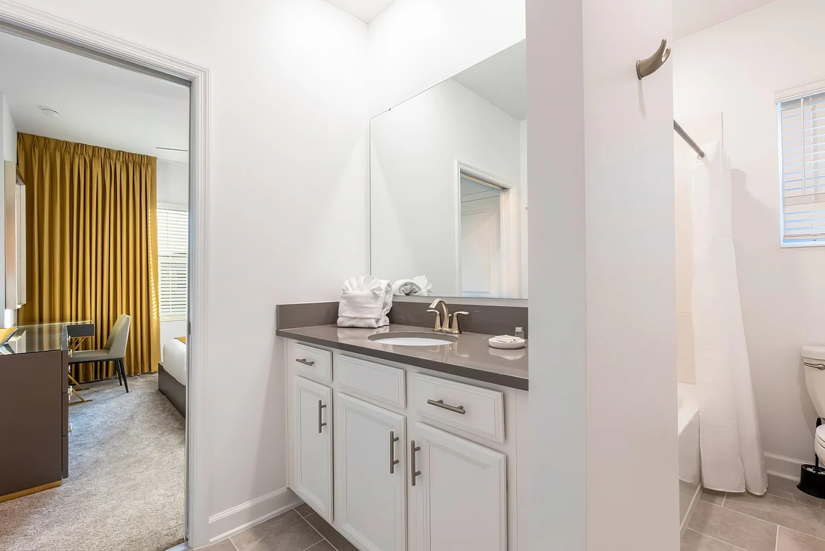Ensuite Bathroom 2 image 1