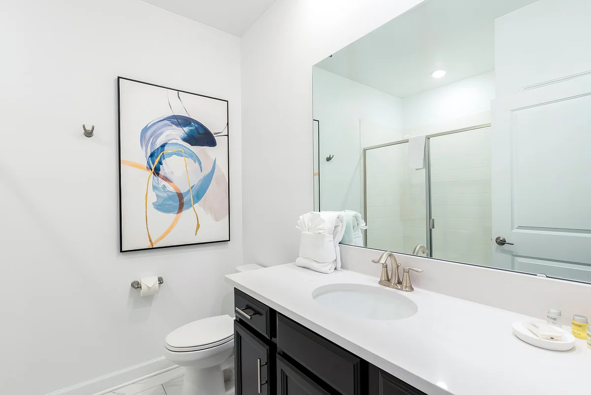Ensuite Bathroom 3 image 1