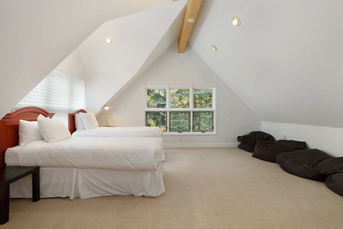Bedroom 5 image 1