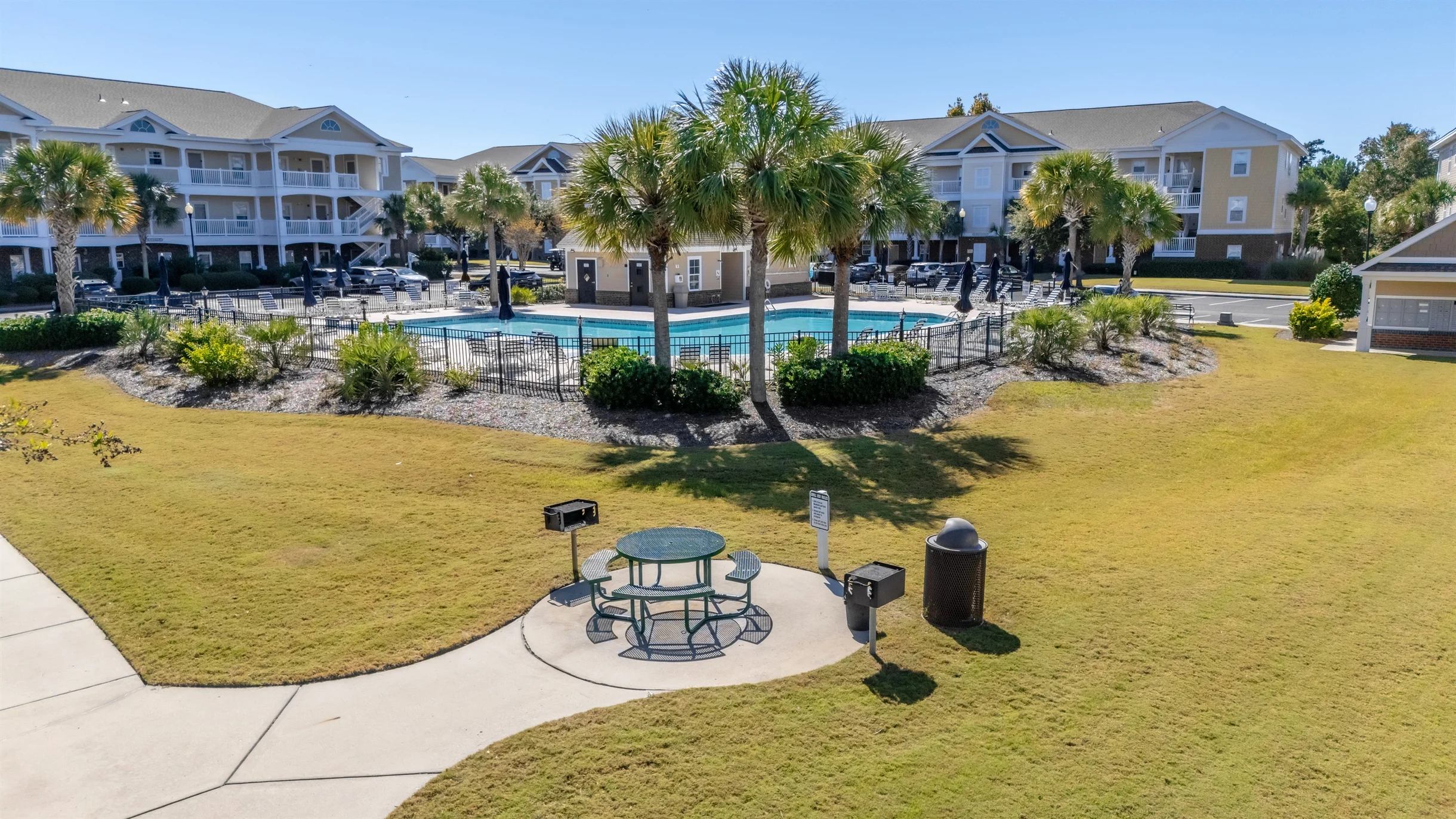 Relaxing Haven Retreat: 2 Bedroom Condo with Golf Course Views #39