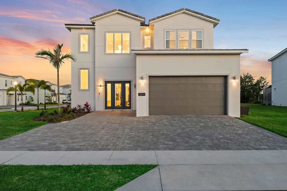 Wander Davenport Charm