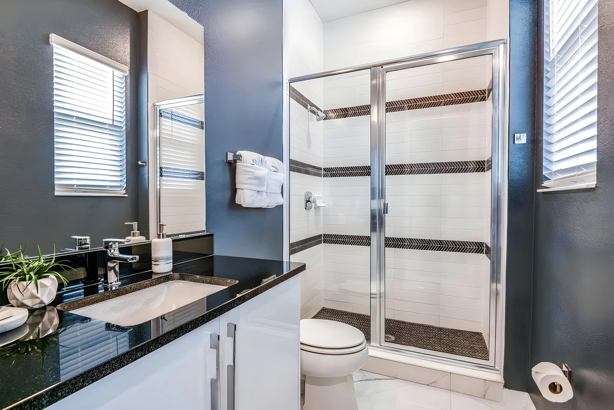 Ensuite Bathroom 5 image 1