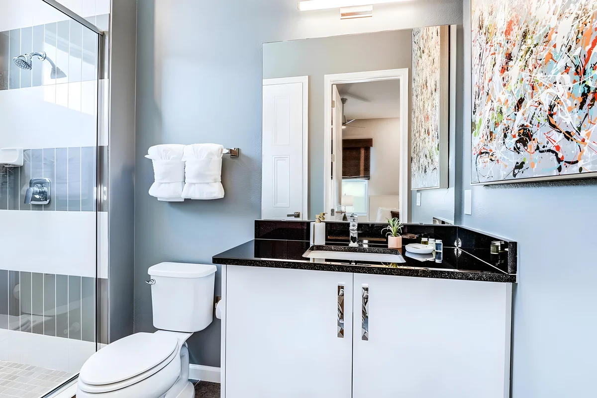 Ensuite Bathroom 7 image 1