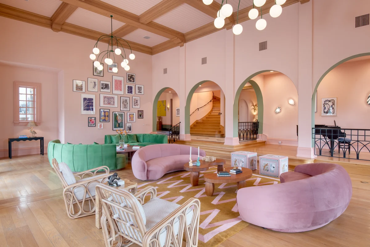 Wander Palm Springs Sands