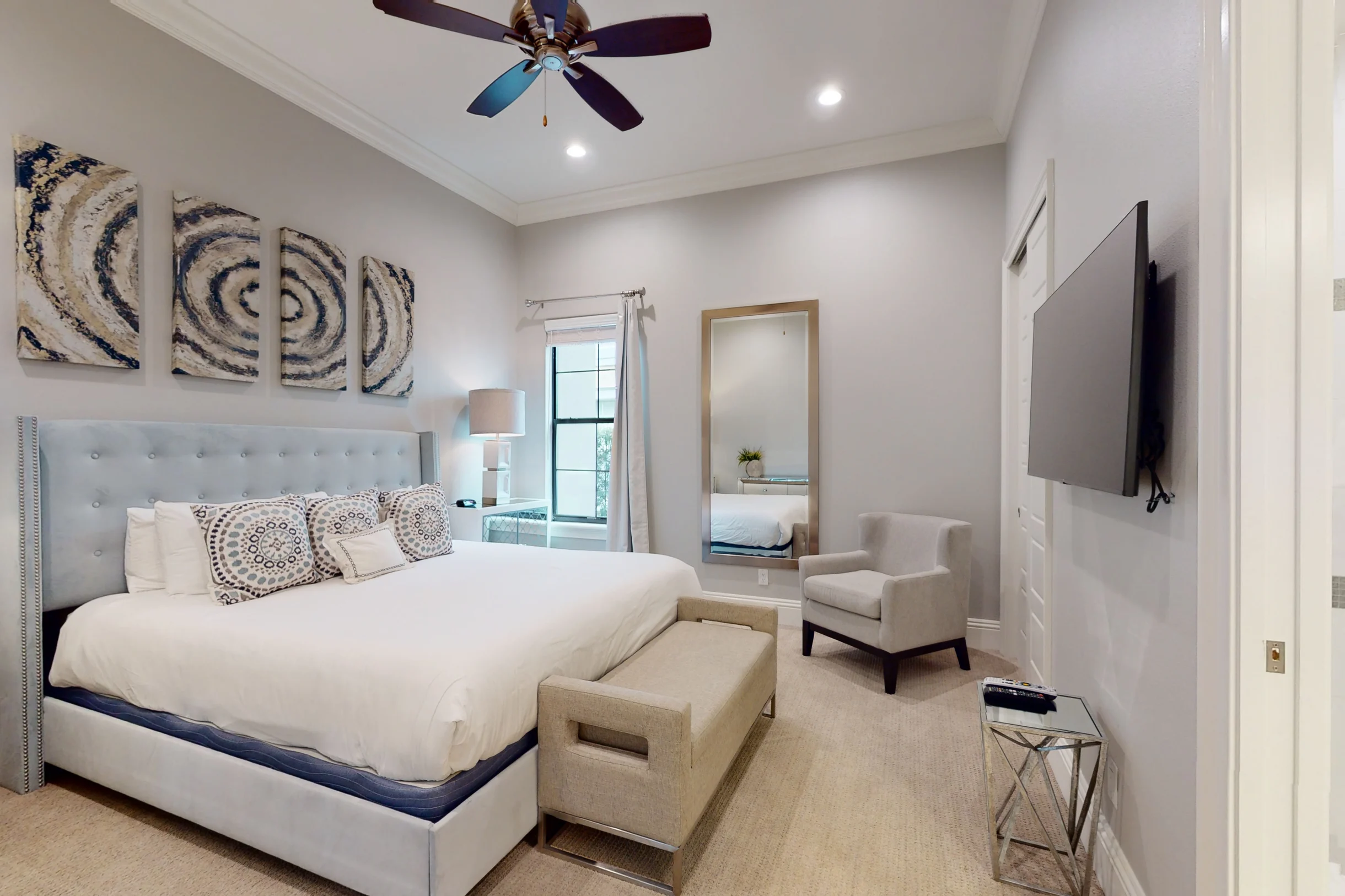 W376E - The Lively Upscale Abode #9