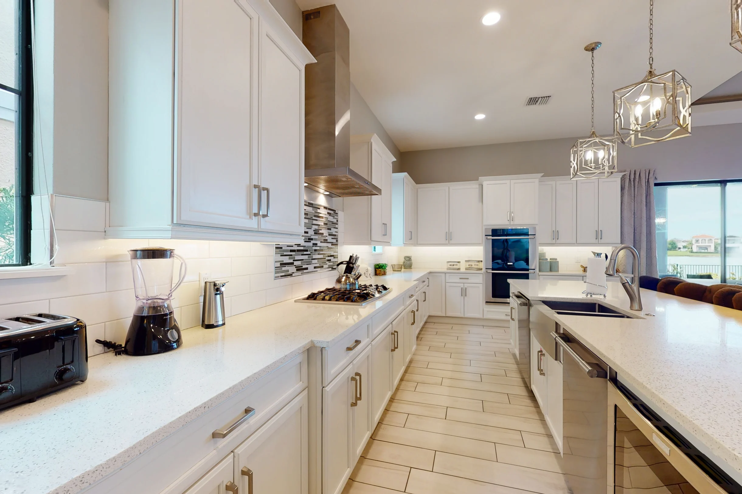 W376E - The Lively Upscale Abode #14
