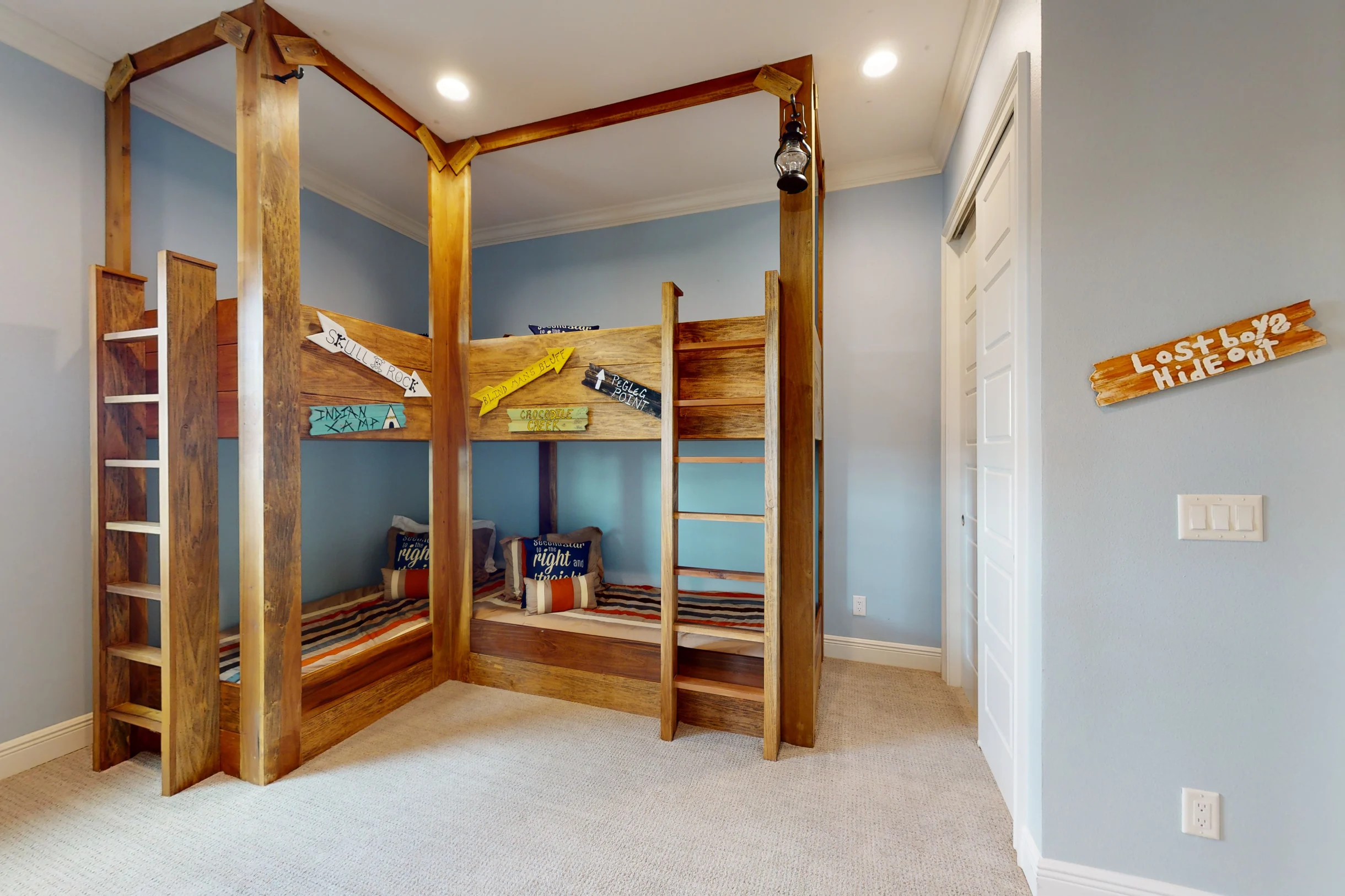 W376E - The Lively Upscale Abode #4