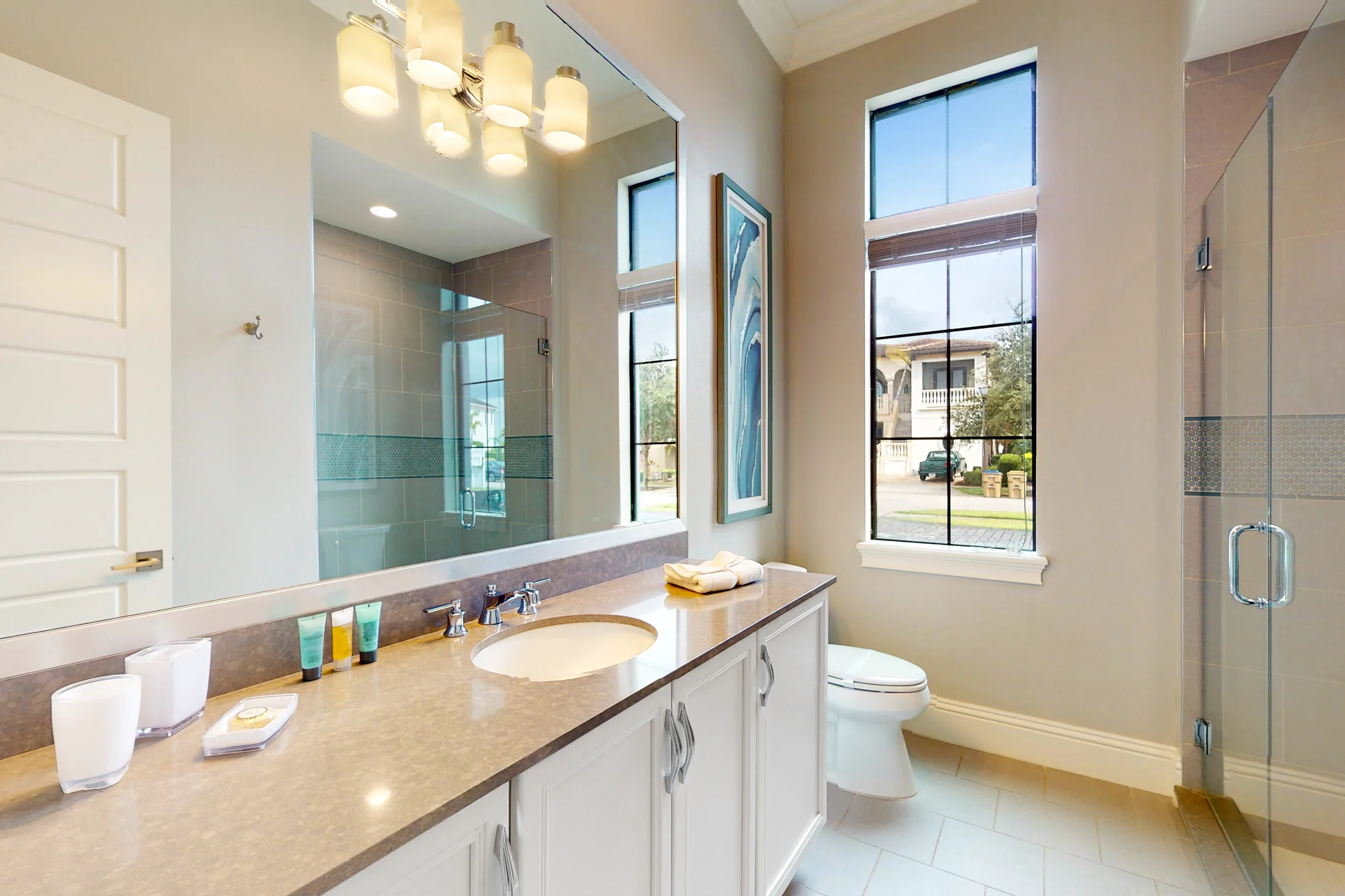 W376E - The Lively Upscale Abode #7