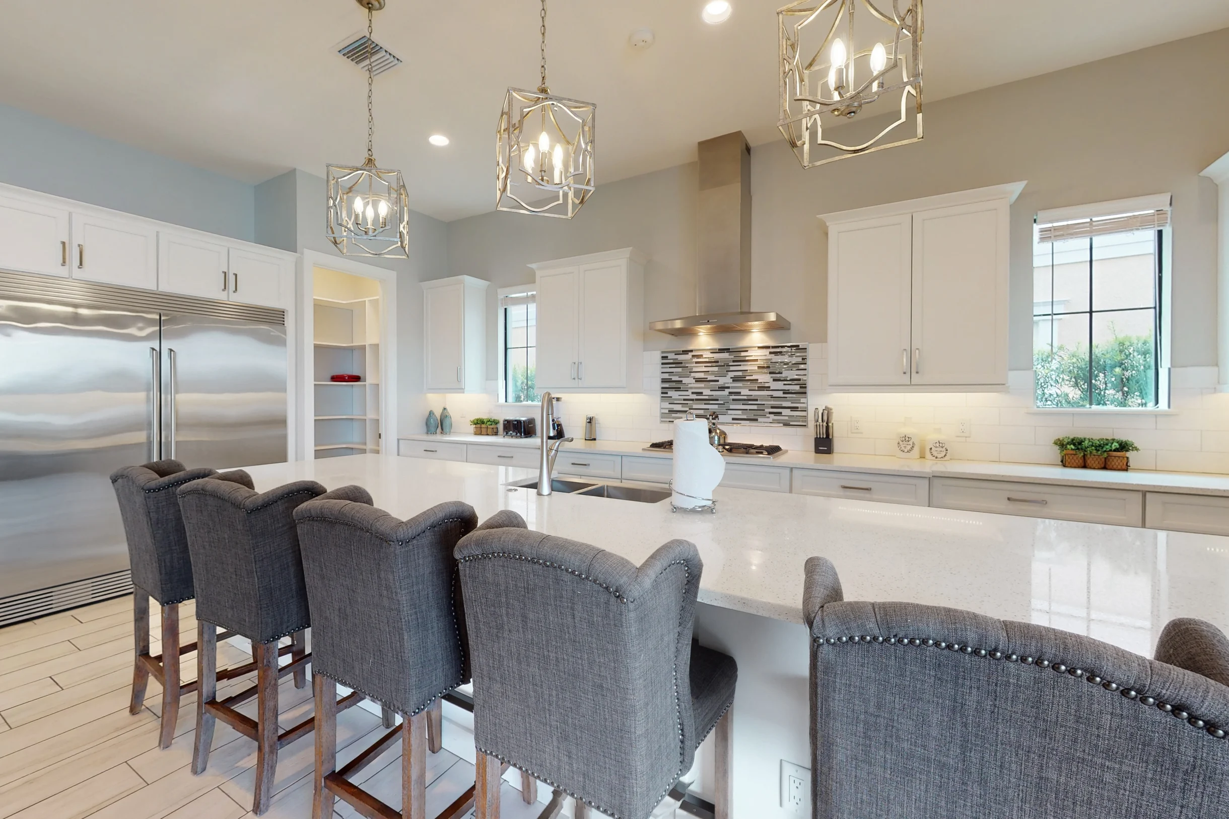 W376E - The Lively Upscale Abode #31
