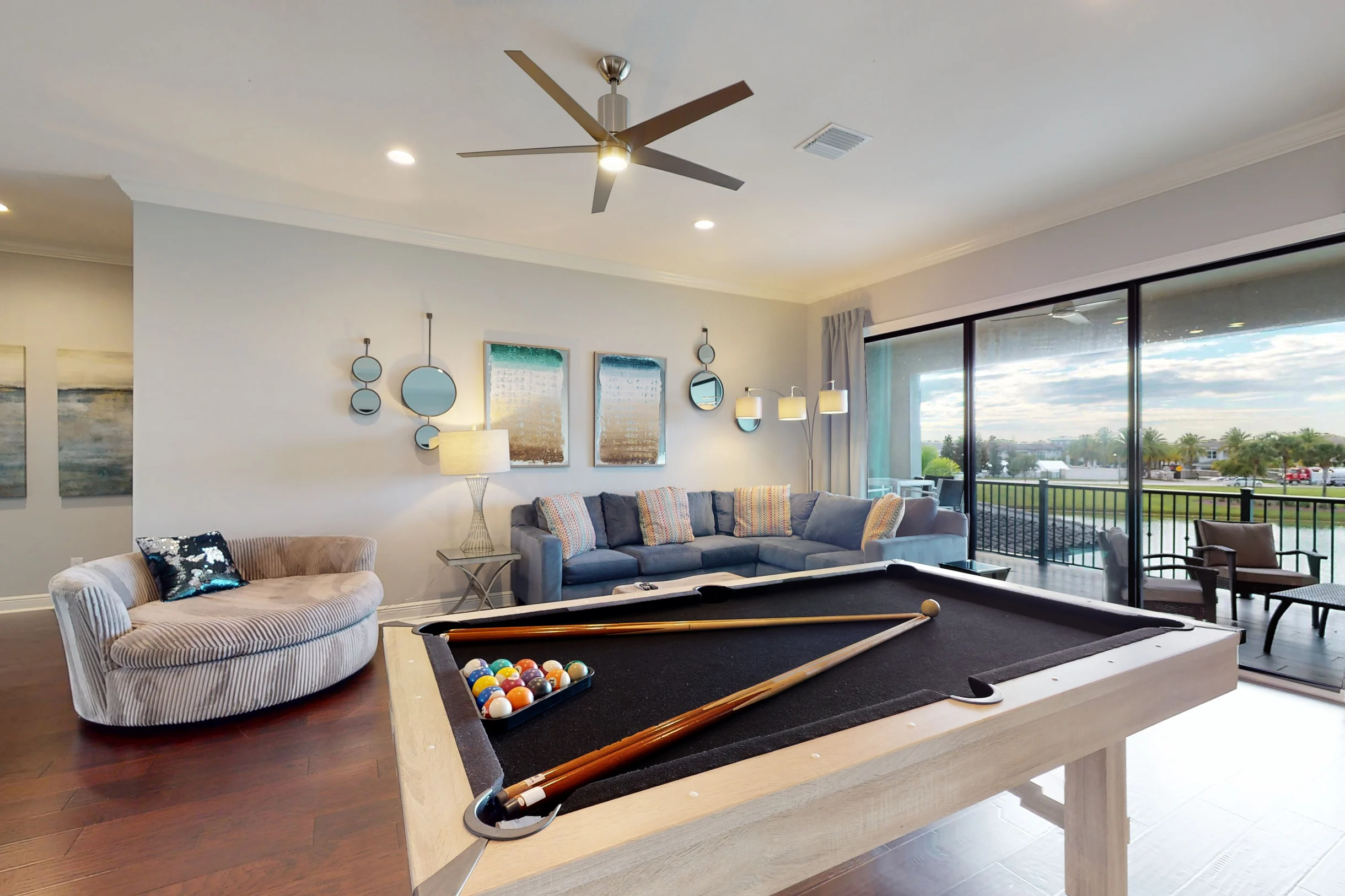 W376E - The Lively Upscale Abode #34