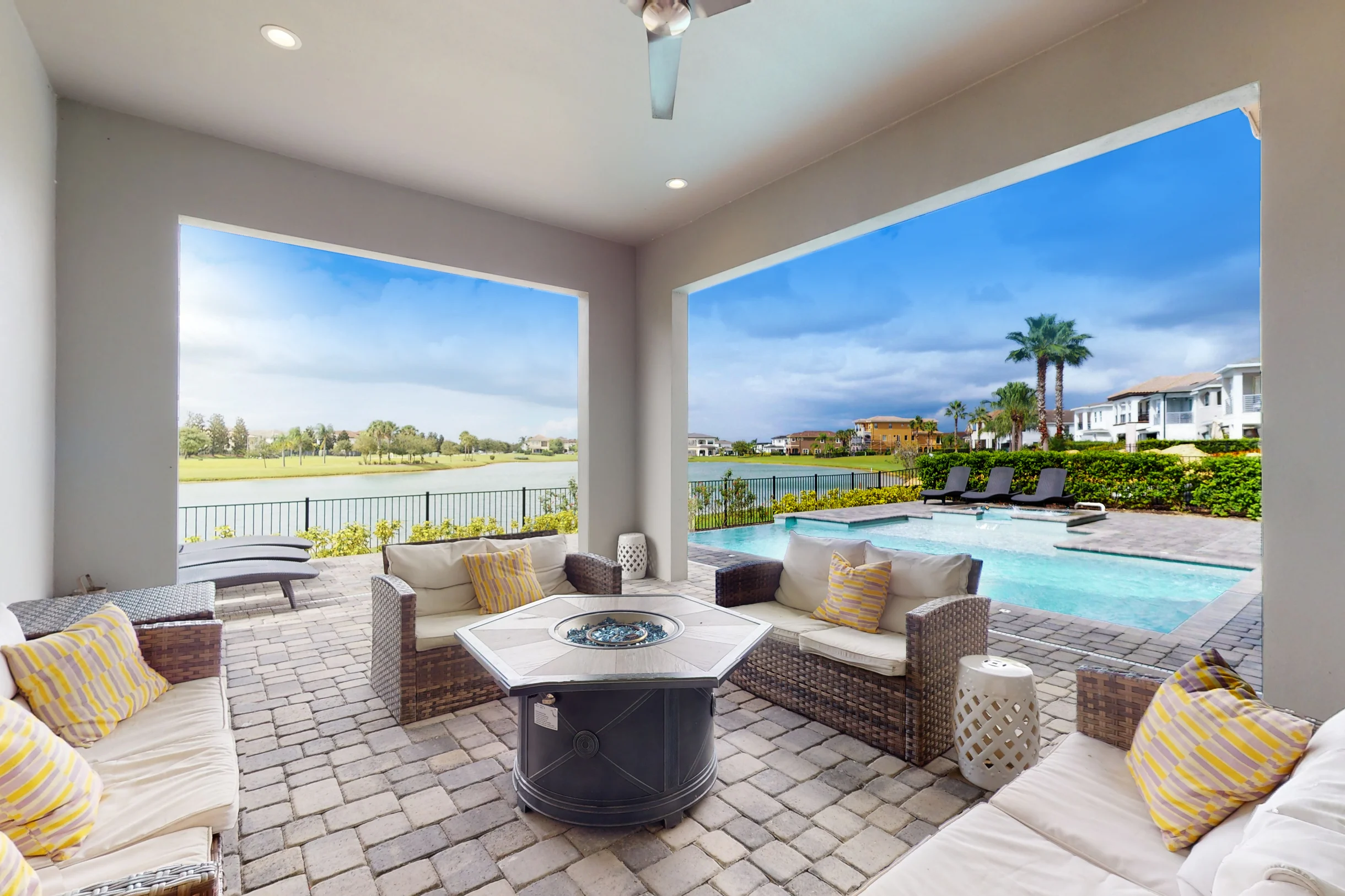 W376E - The Lively Upscale Abode #30