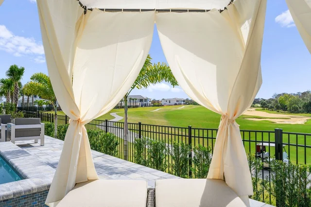 BD003E - The Stunning Bear's Den Estate #102