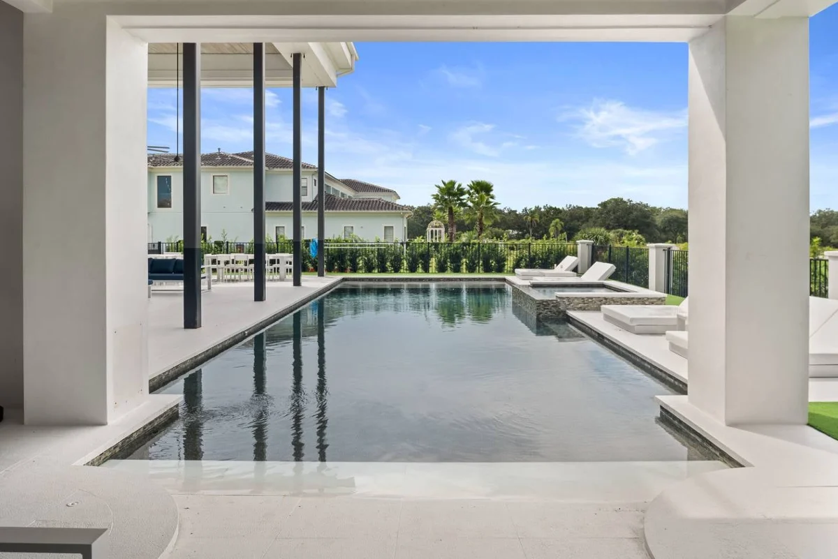 W402E - The Eclectic Colonial Estate #107