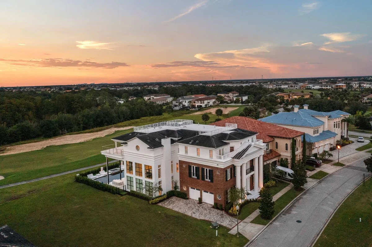 W402E - The Eclectic Colonial Estate #98
