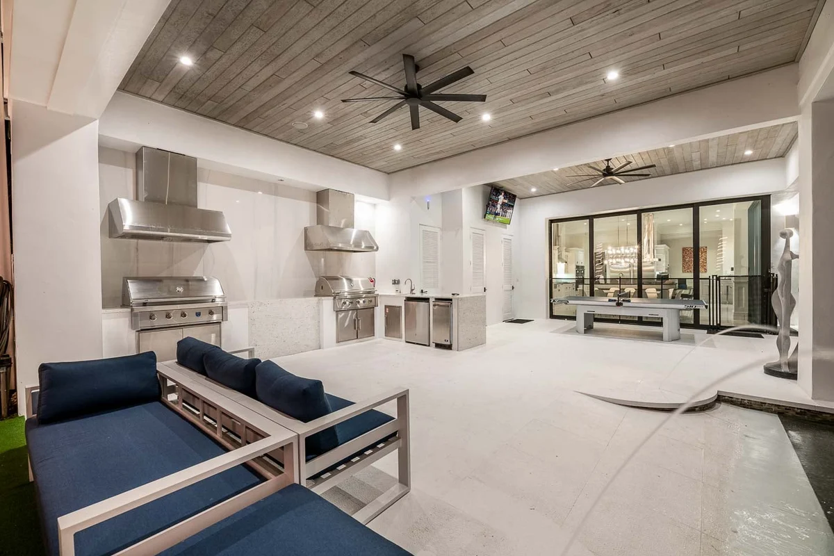 W402E - The Eclectic Colonial Estate #106