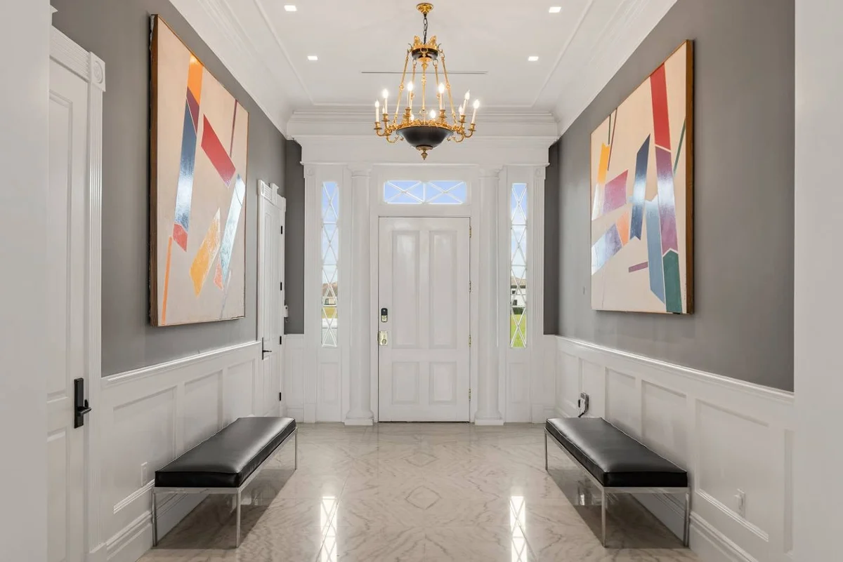 W402E - The Eclectic Colonial Estate #95
