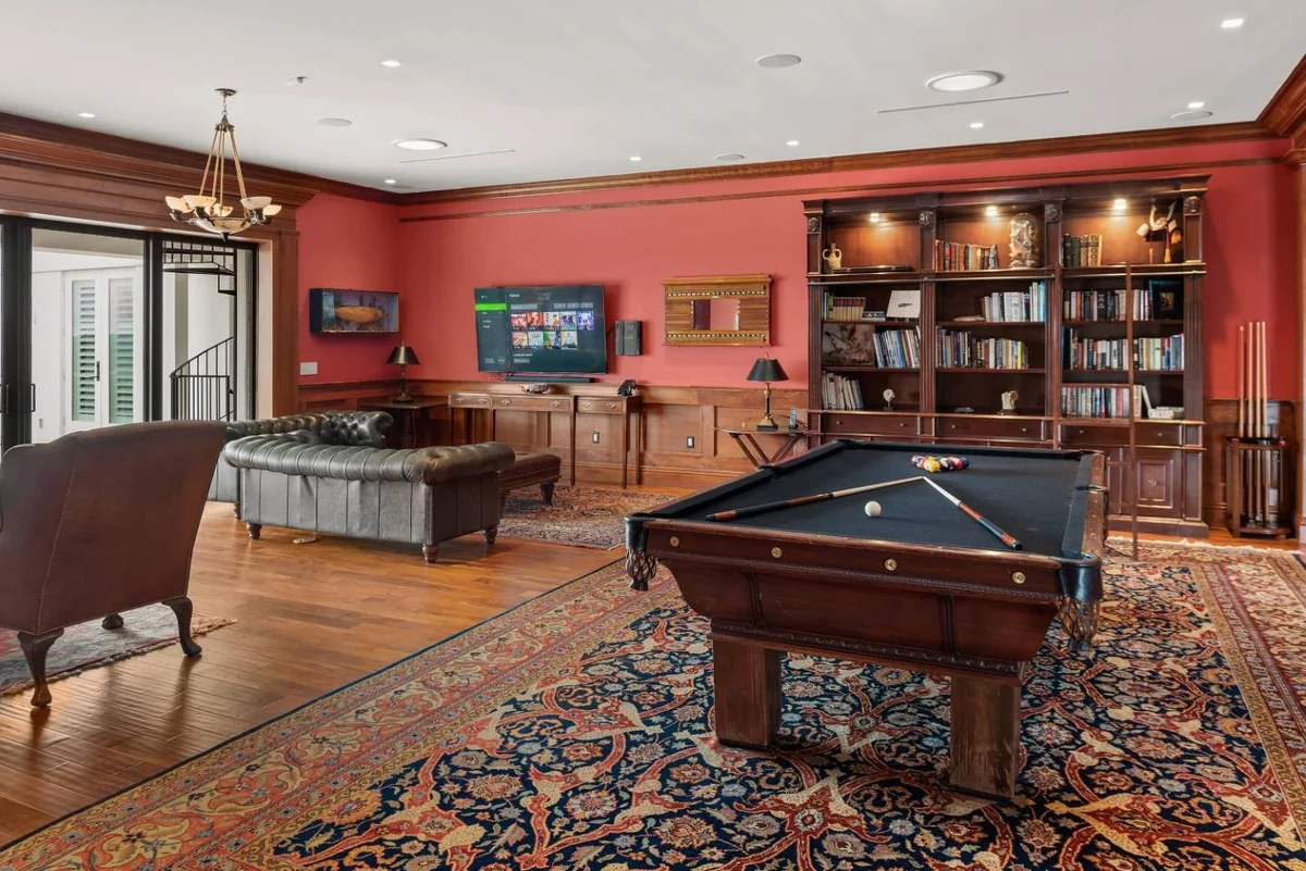 W402E - The Eclectic Colonial Estate #102