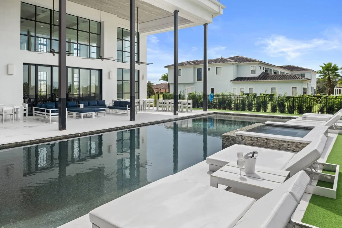 W402E - The Eclectic Colonial Estate #101