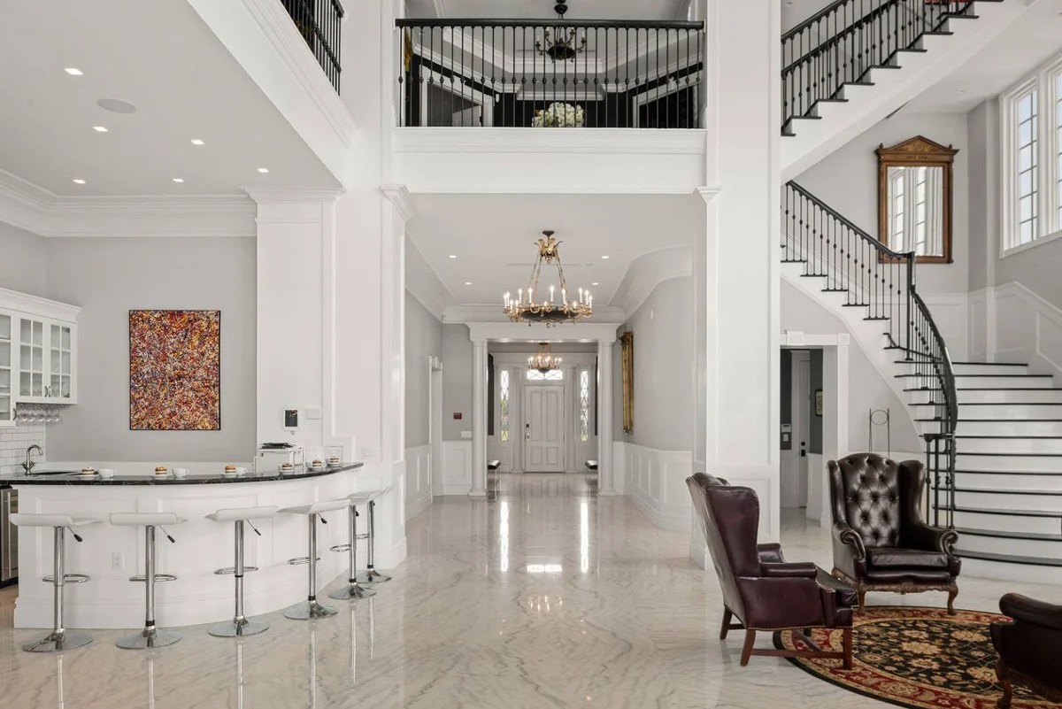 W402E - The Eclectic Colonial Estate #168