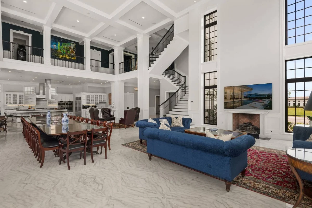 W402E - The Eclectic Colonial Estate #152