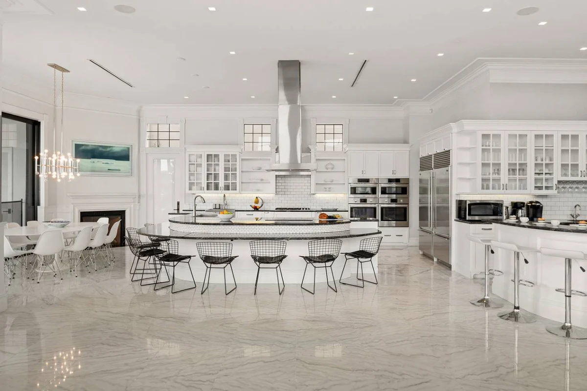 W402E - The Eclectic Colonial Estate #133