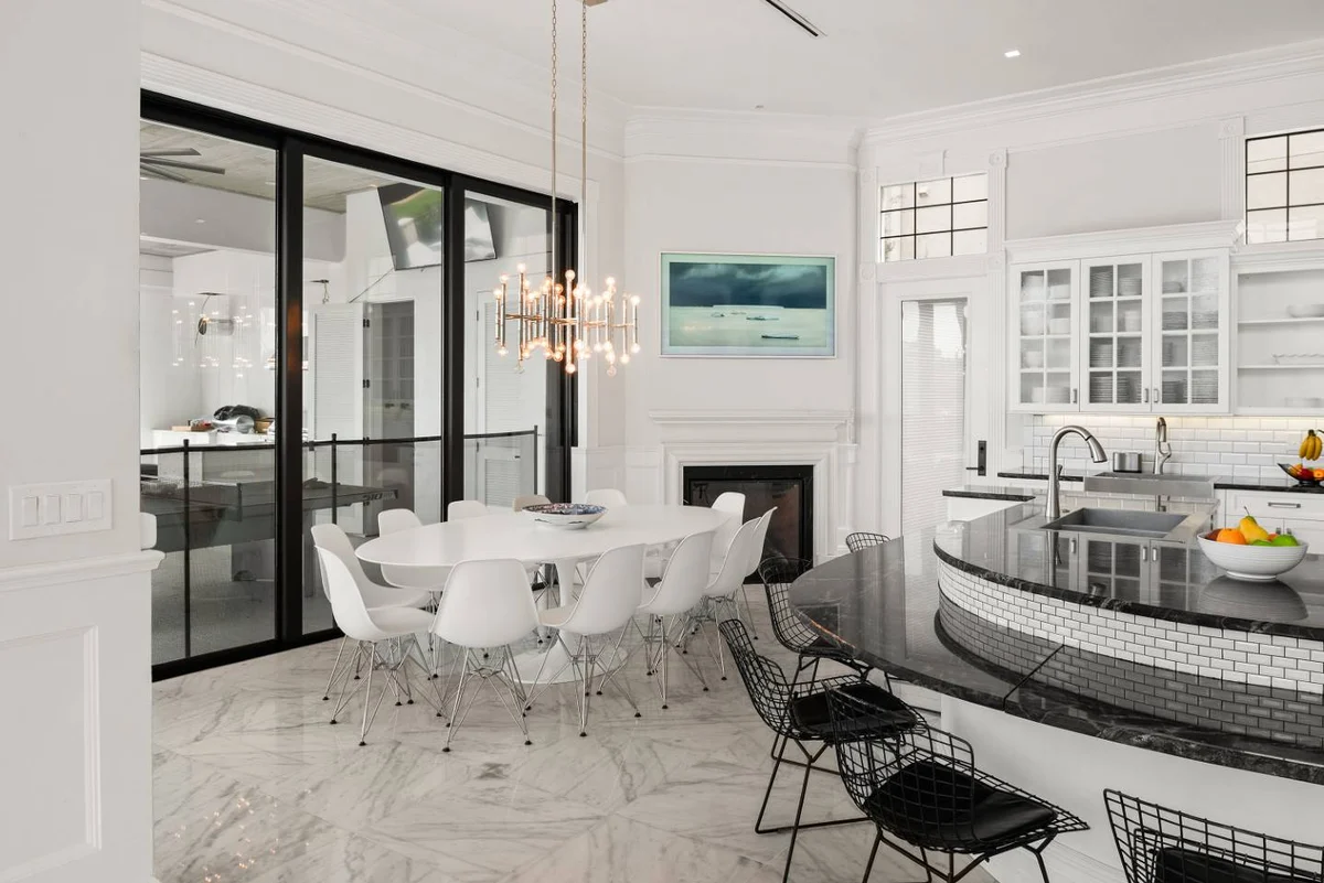 W402E - The Eclectic Colonial Estate #166