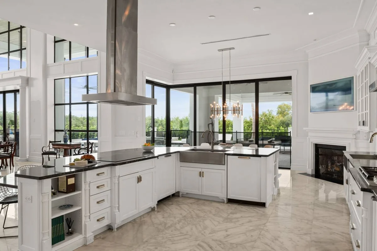 W402E - The Eclectic Colonial Estate #150