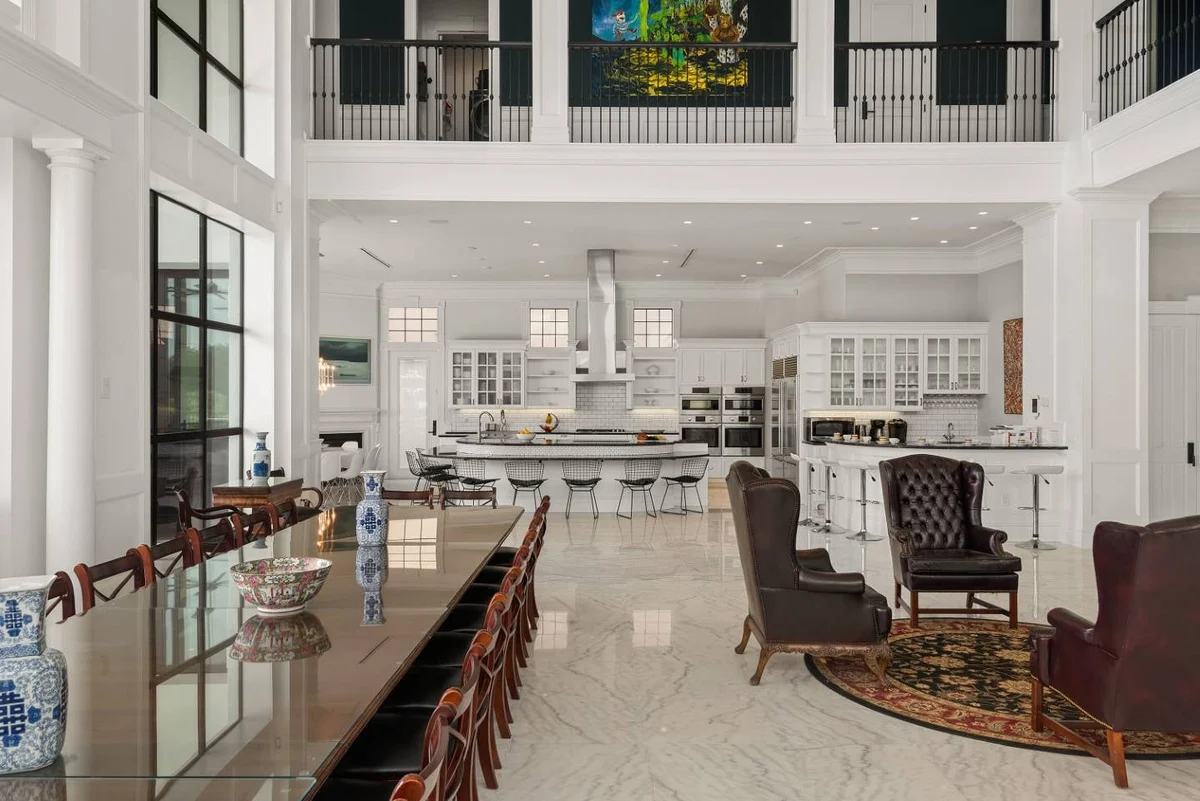 W402E - The Eclectic Colonial Estate #143