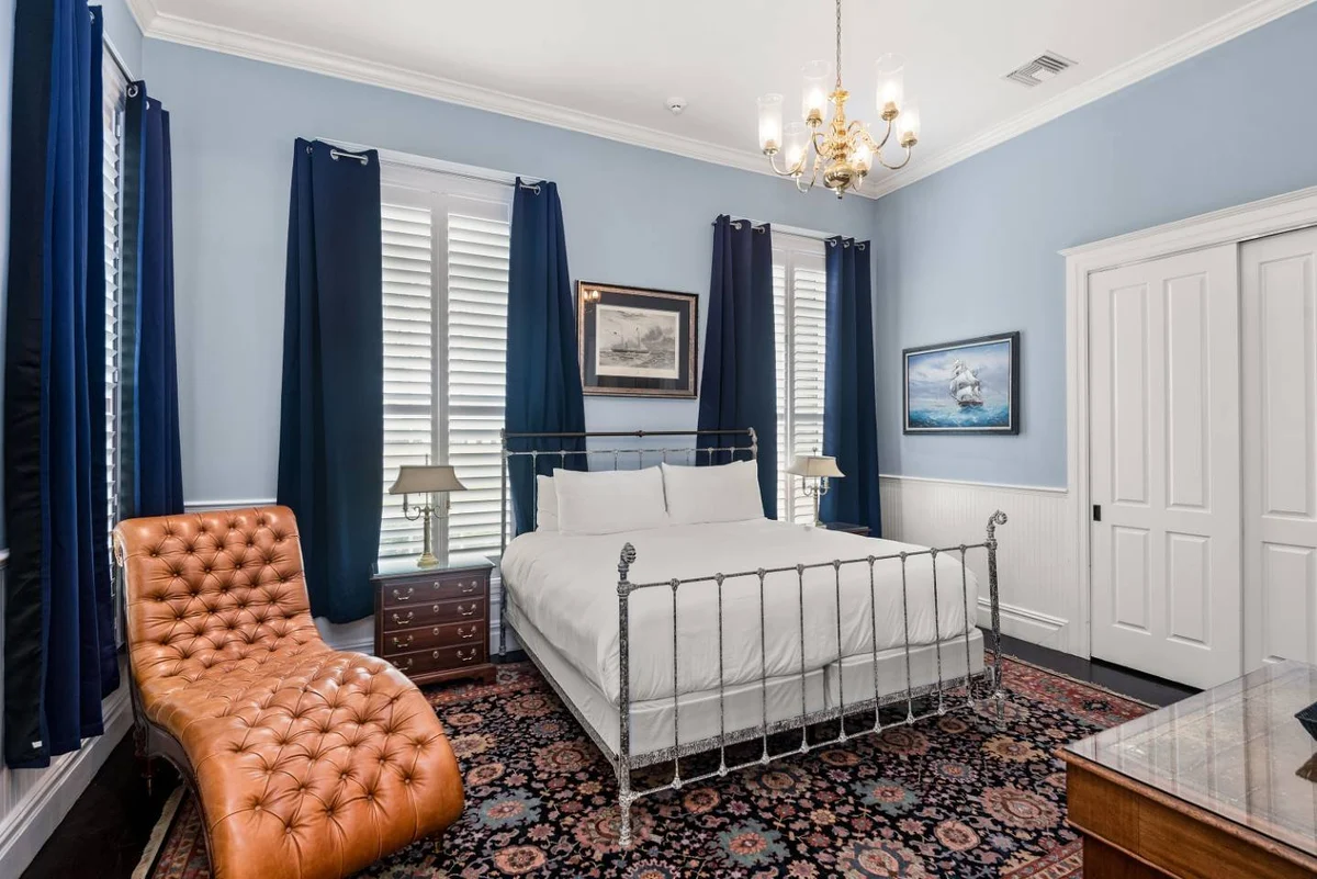 W402E - The Eclectic Colonial Estate #144