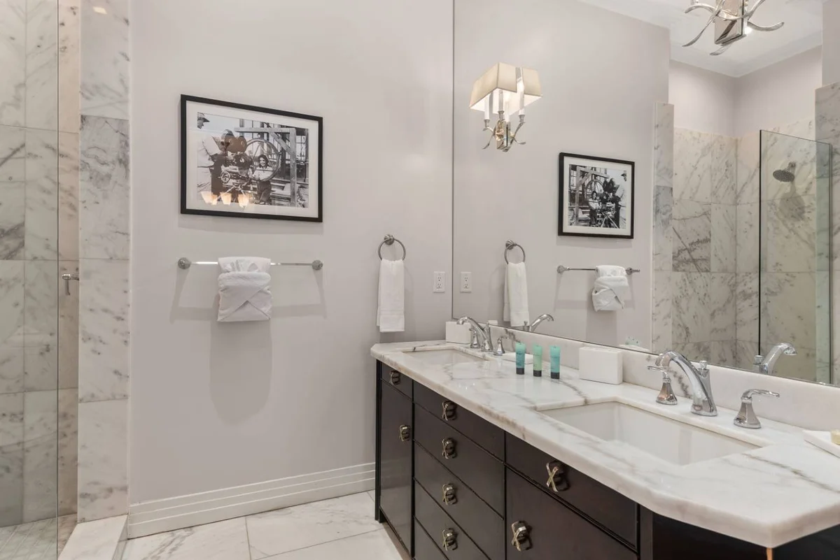 W402E - The Eclectic Colonial Estate #137