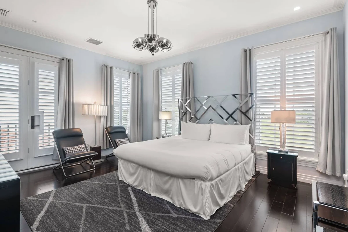 W402E - The Eclectic Colonial Estate #123