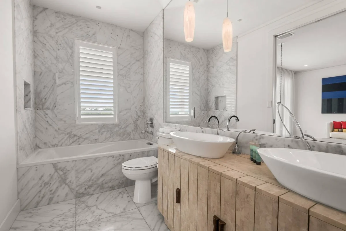 W402E - The Eclectic Colonial Estate #127