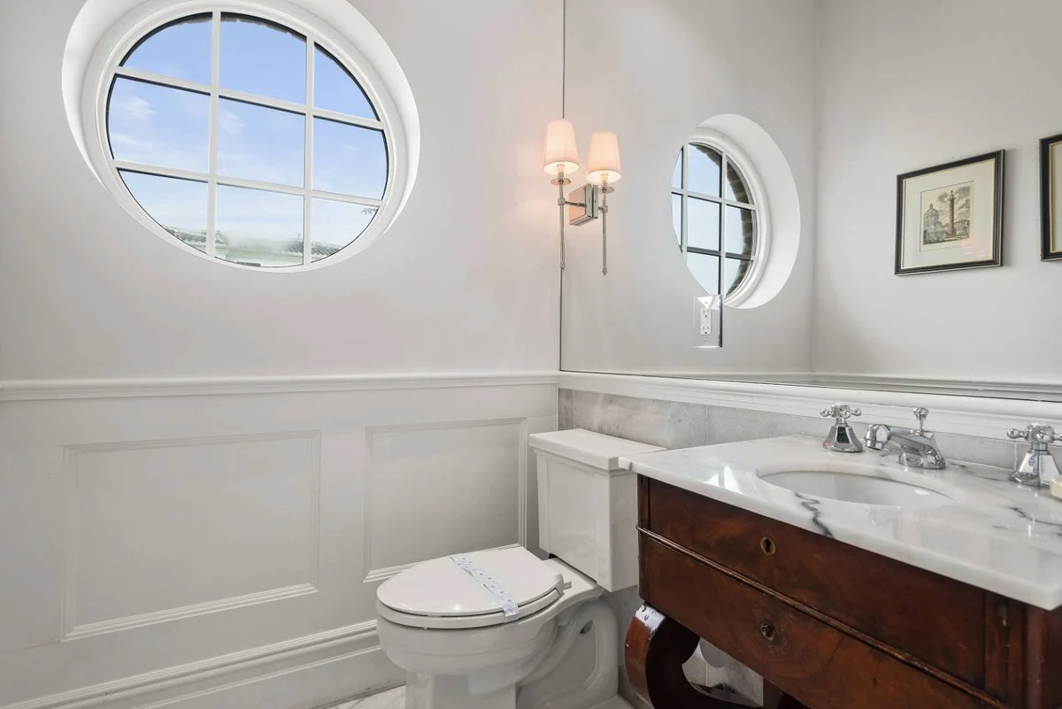 W402E - The Eclectic Colonial Estate #167