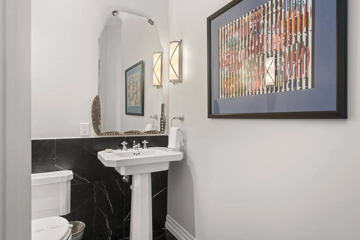 W402E - The Eclectic Colonial Estate #164