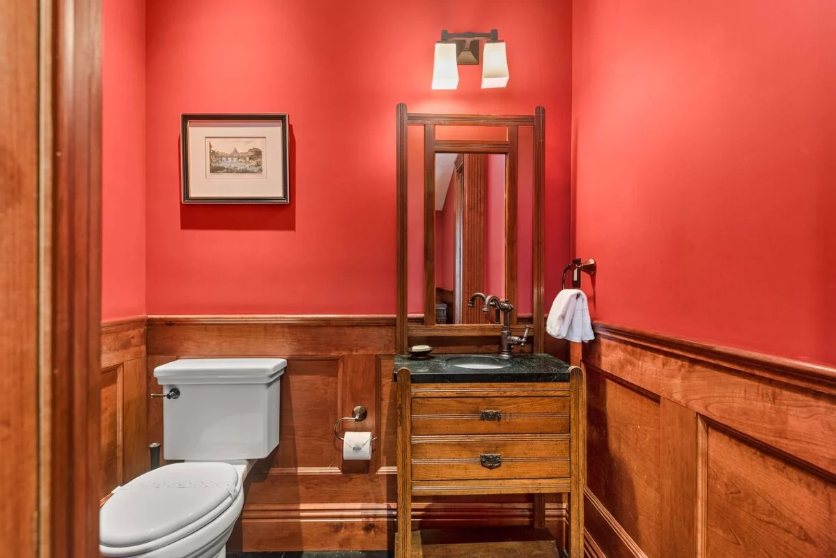 W402E - The Eclectic Colonial Estate #122