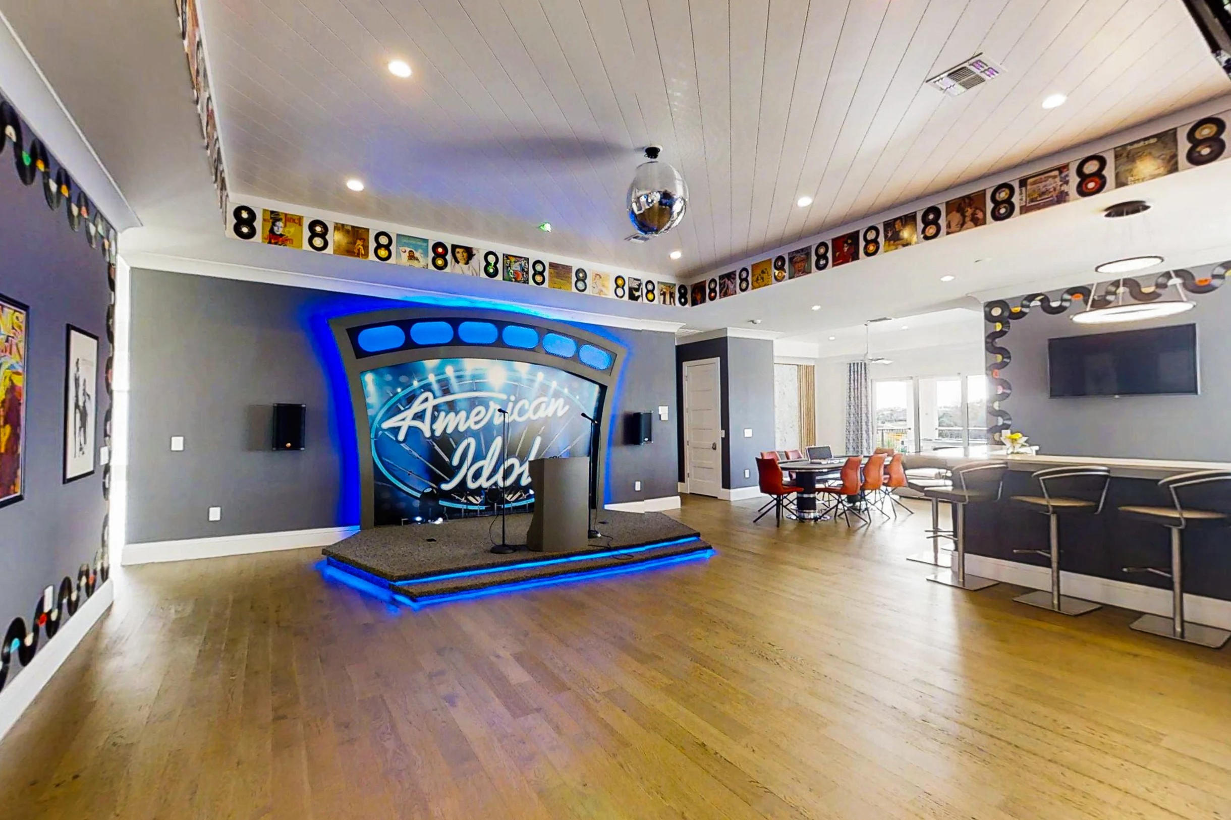 BD012E - The Luxurious Bear's Den Oasis #56
