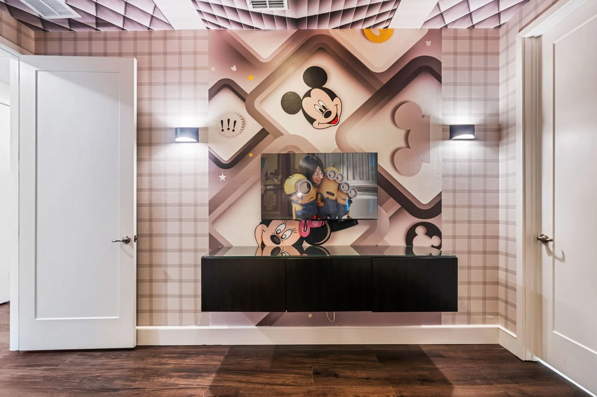 Wander Reunion Pines