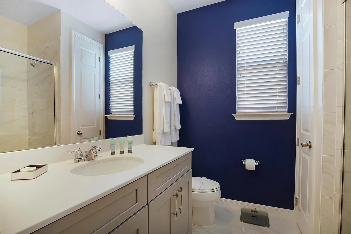 Ensuite Bathroom 2 image 1