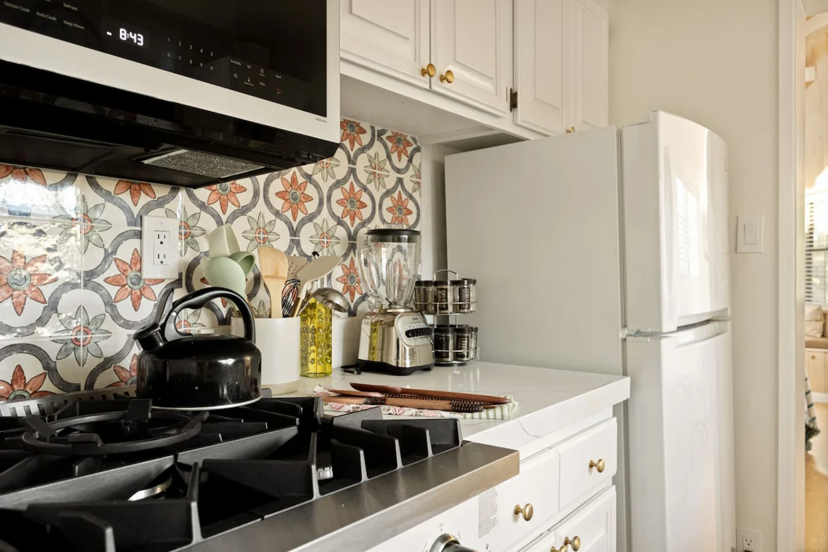 2BR Acorn Cottage w Fireplace, Hot Tub & BBQ #42