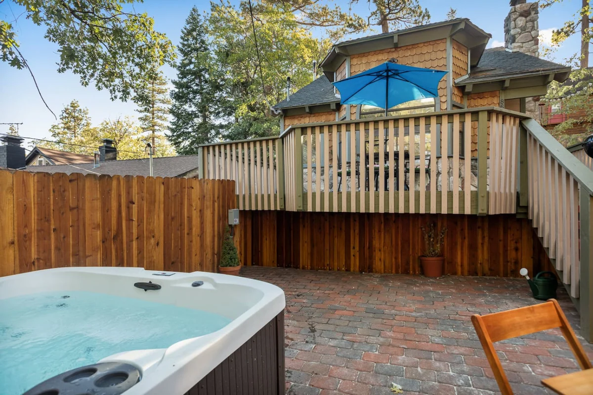 2BR Acorn Cottage w Fireplace, Hot Tub & BBQ #4