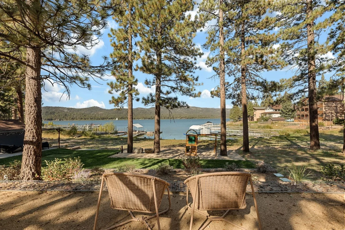 Luxury Lakefront Escape w Firepit and Private Dock #72